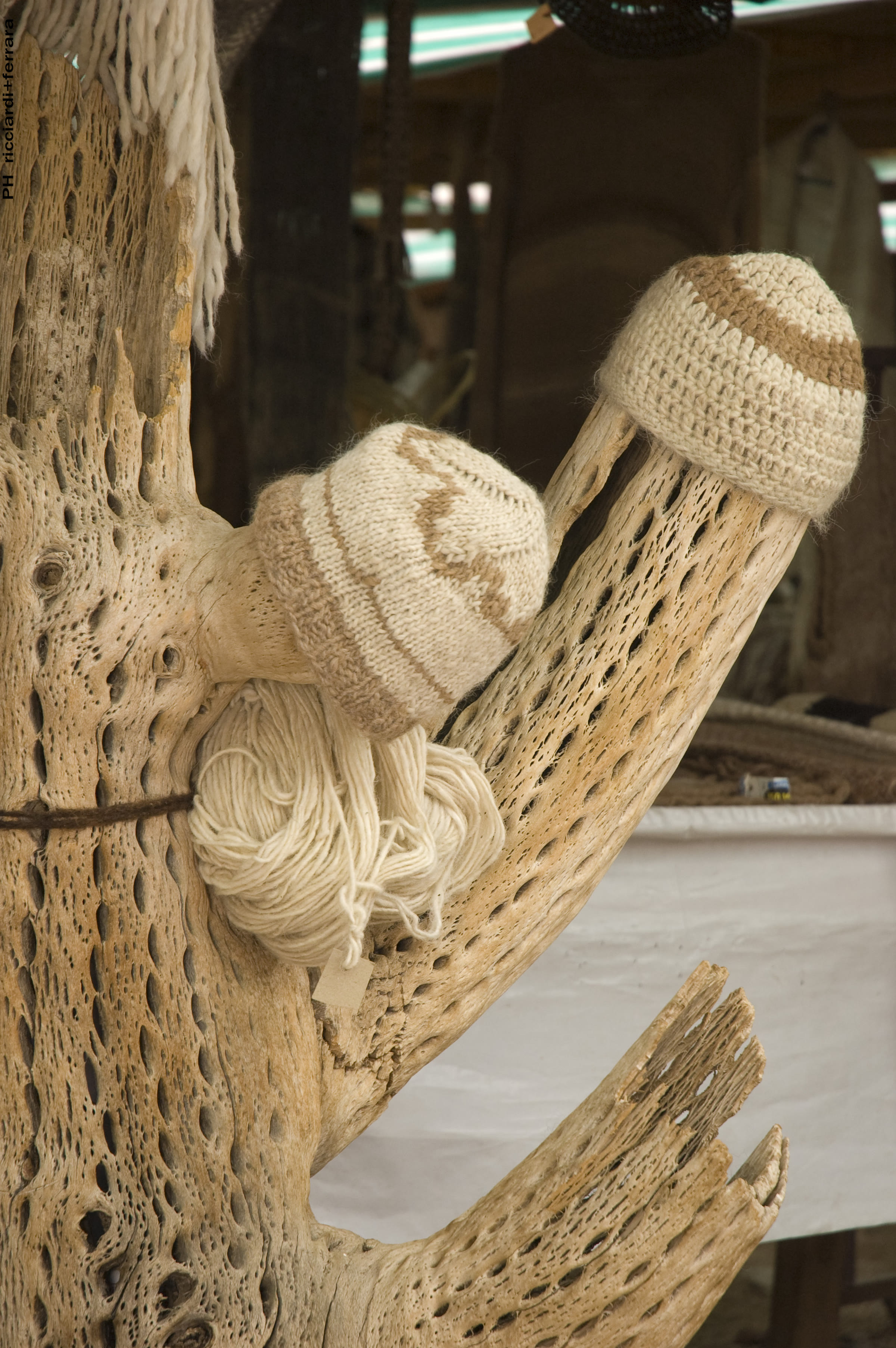 Textiles artesanales en tonos naturales